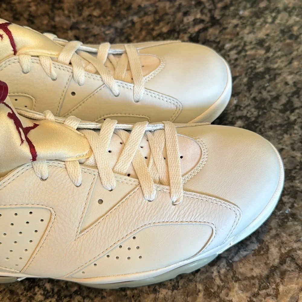 Air Jordan 6 Retro 2015 White and Maroon Sneakers 10.5 like new